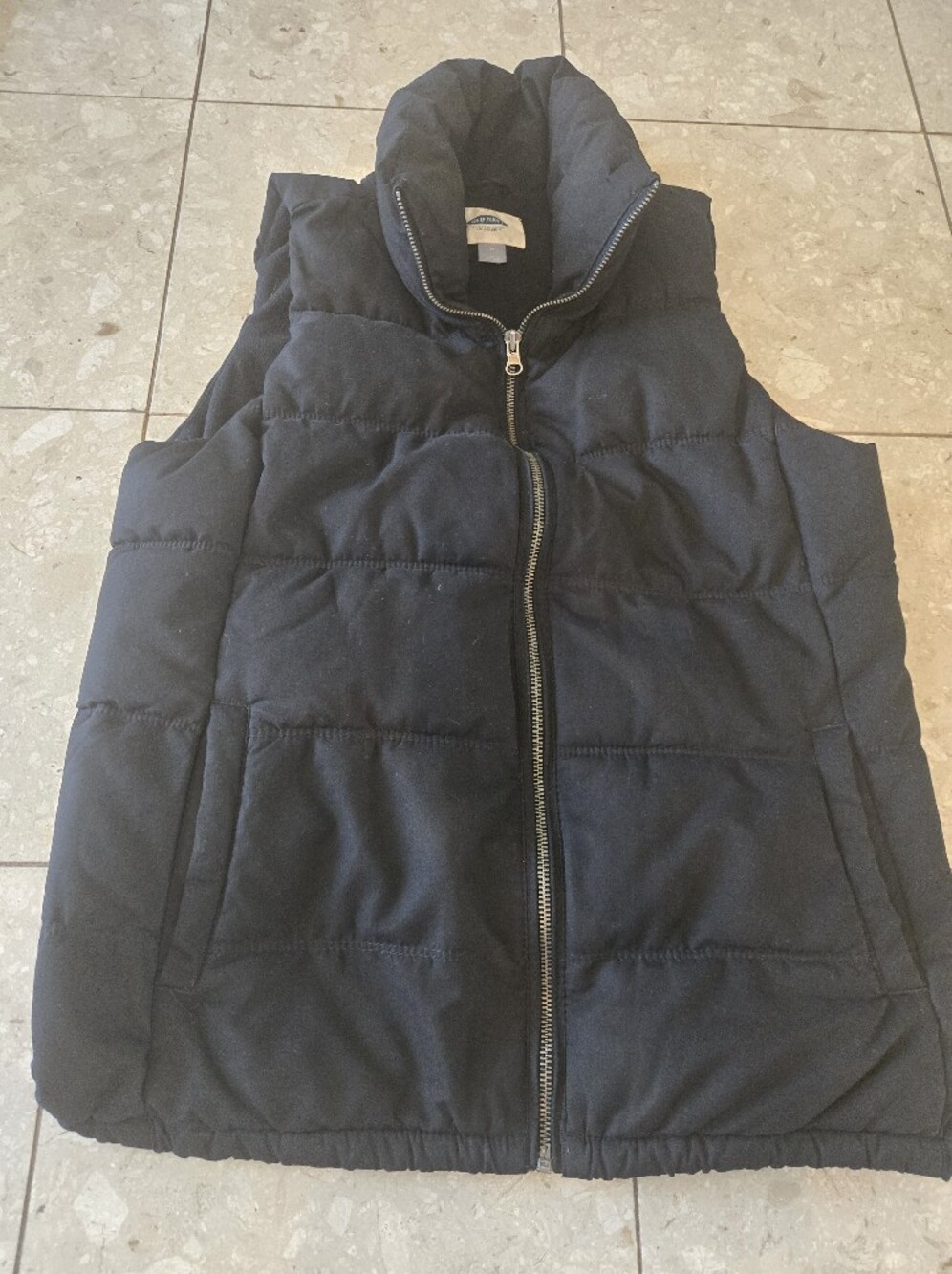 Women's Old Navy Black Puffer Vest - Medium